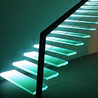 Стеклянные лестницы с подсветкой